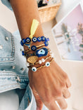 Load image into Gallery viewer, Ηematite Pearl Evil Eye Protection Armband: Guld