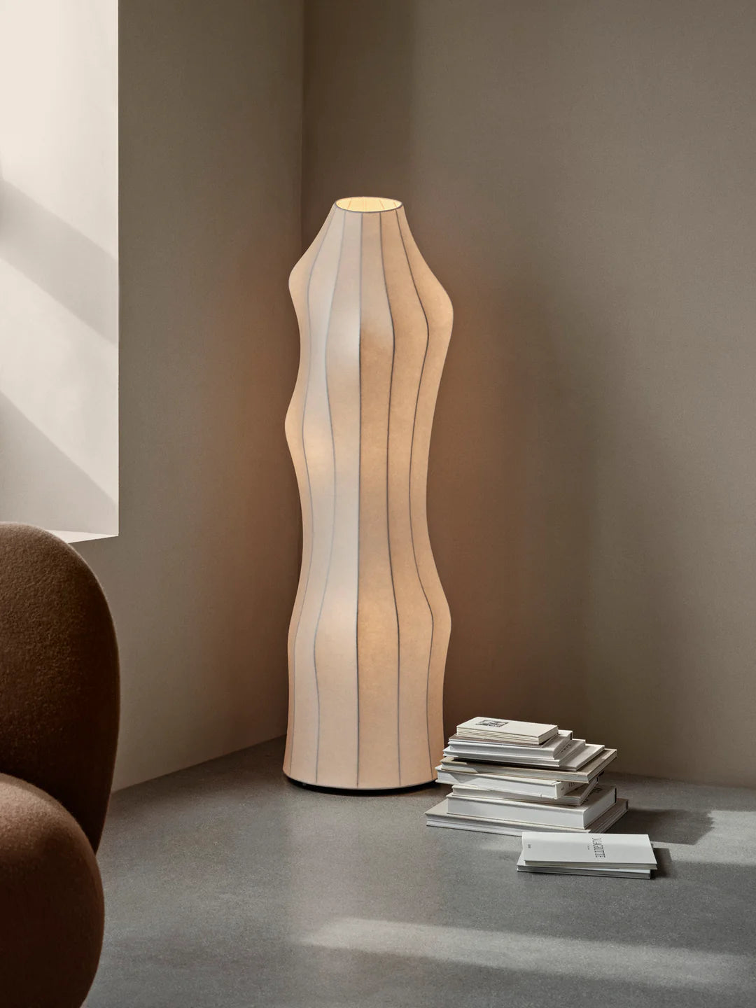 Ferm Living DAE golvlampa ( skickas mot extra frakt kontakta butiken)