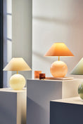 Load image into Gallery viewer, Bordslampa creme