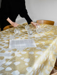 Load image into Gallery viewer, BOUQUET DUK LINNE, GUL 147x147cm