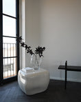 Load image into Gallery viewer, Katachi Vase, Medio - Clear