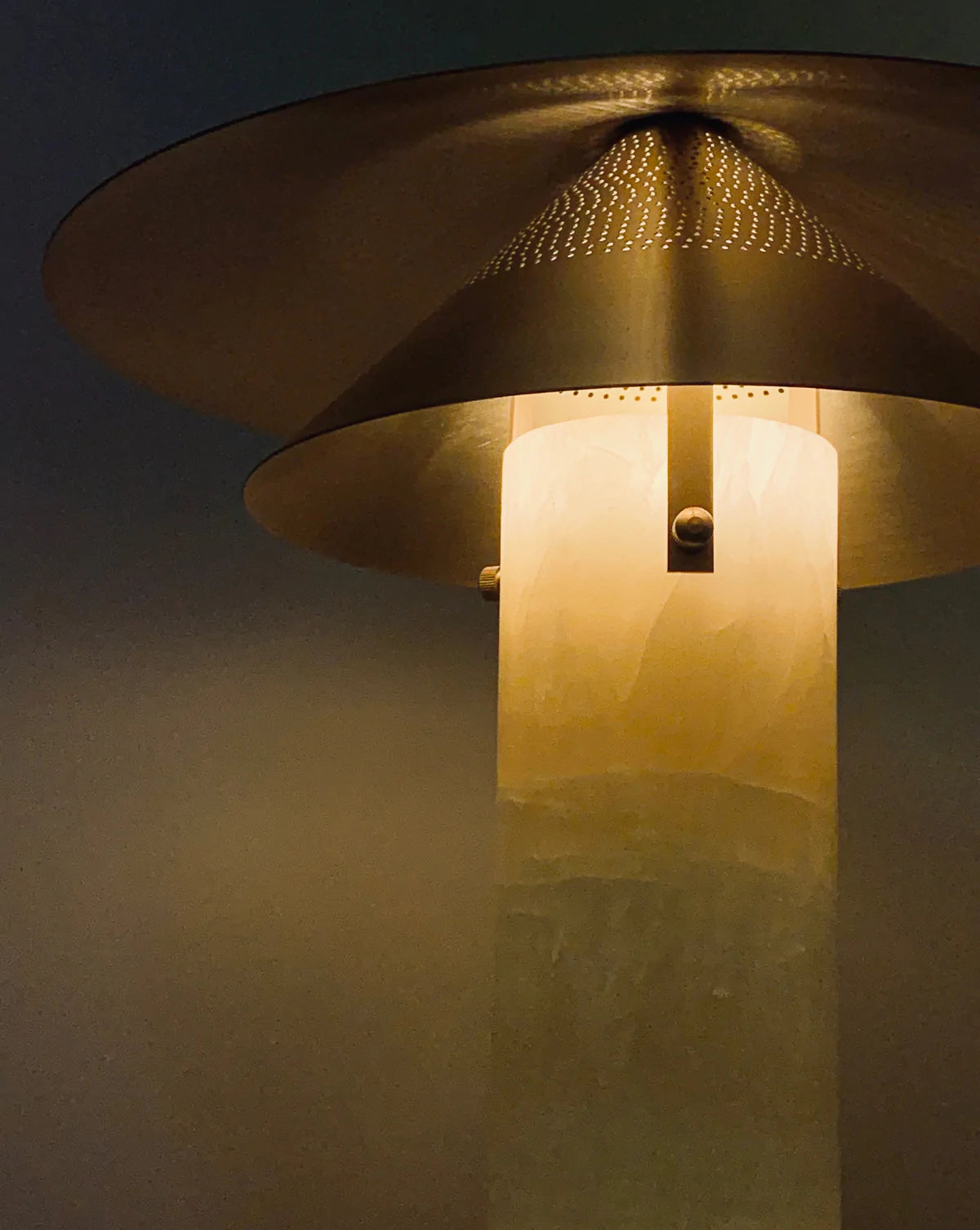 Meconopsis Onyx Table Lamp