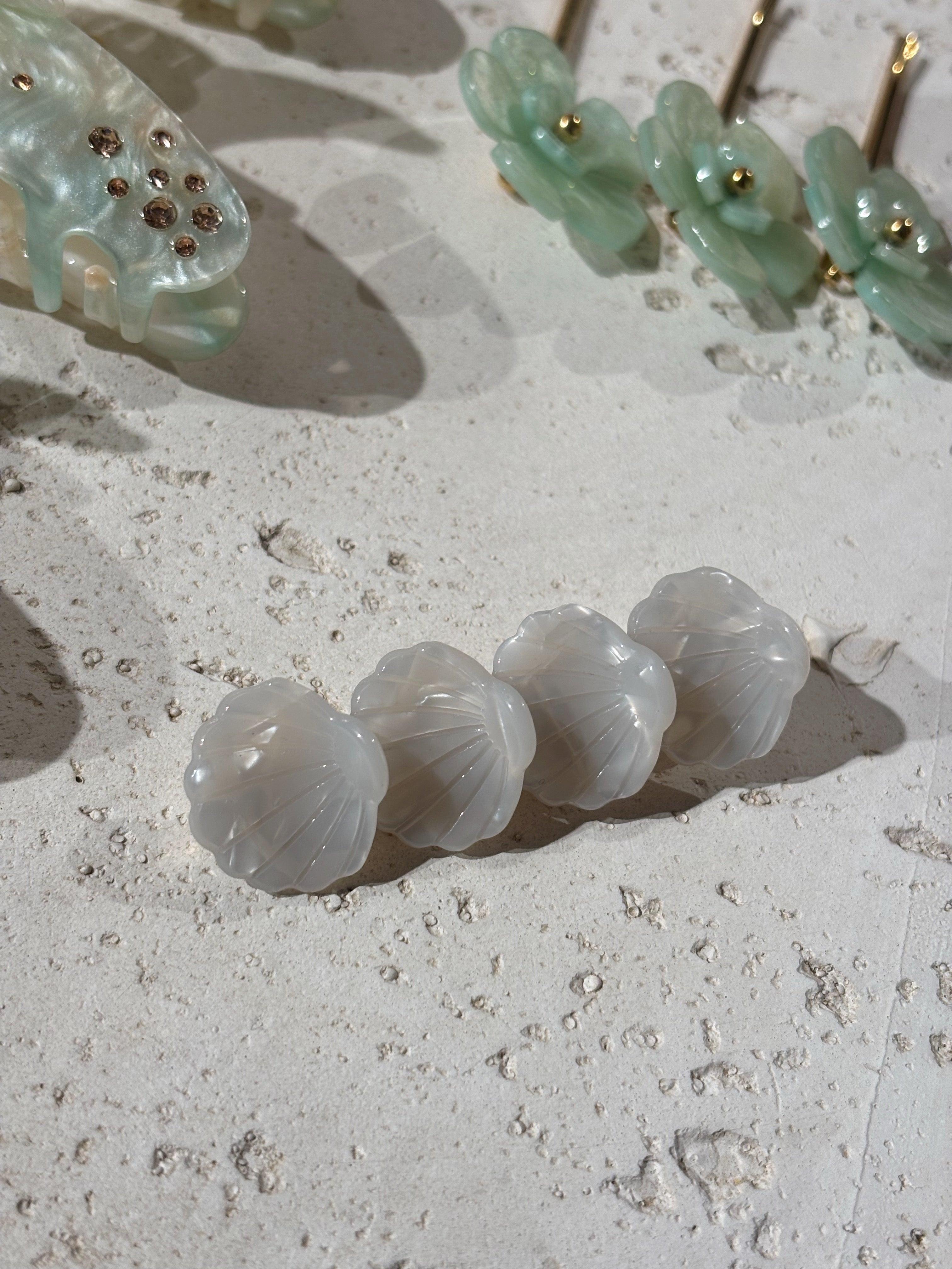 Shell Clips Pearl