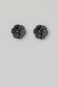 Load image into Gallery viewer, FLOWER SMALL EARRINGS BLACK
