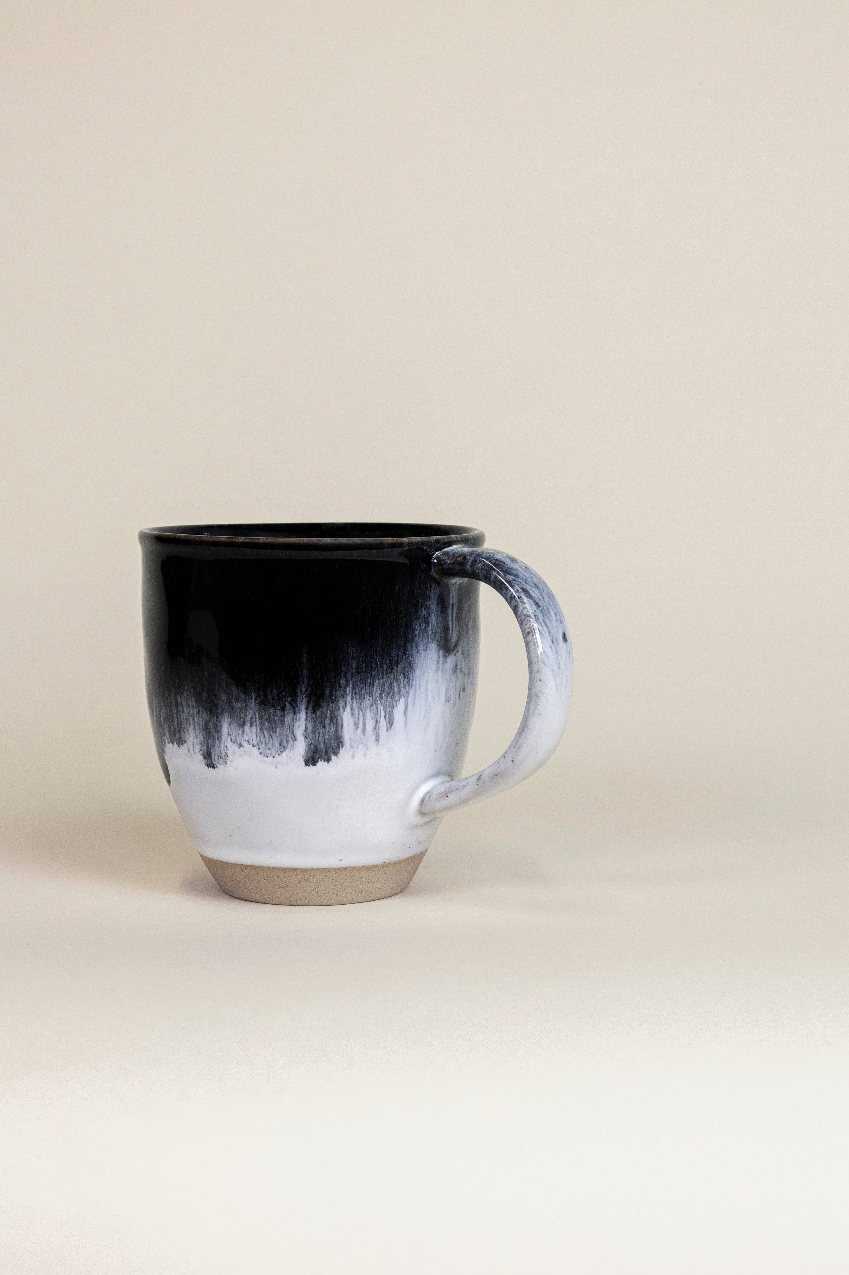 Selected by Enchanté Mugg svart vit