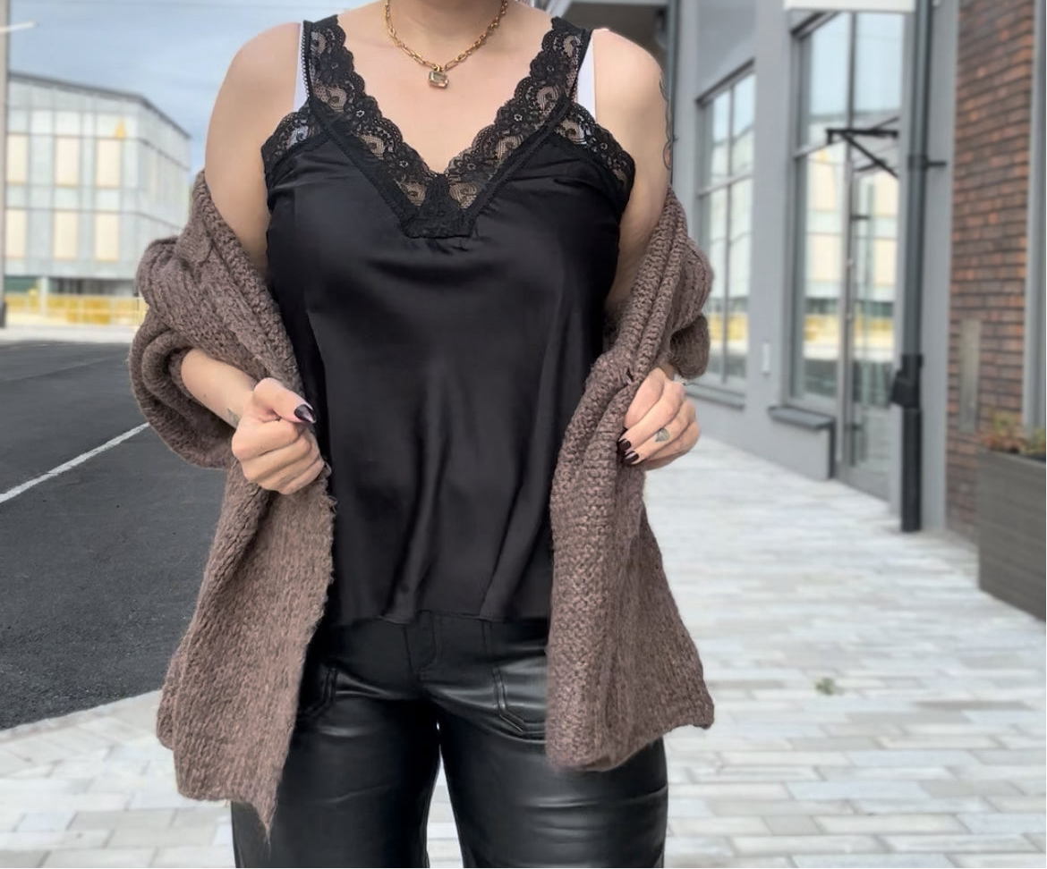 Lilly Linne med spets