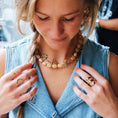Load image into Gallery viewer, Sol halsband
