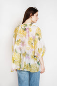 Load image into Gallery viewer, Felicia skjorta i tencel Soft Yellow & Lavande
