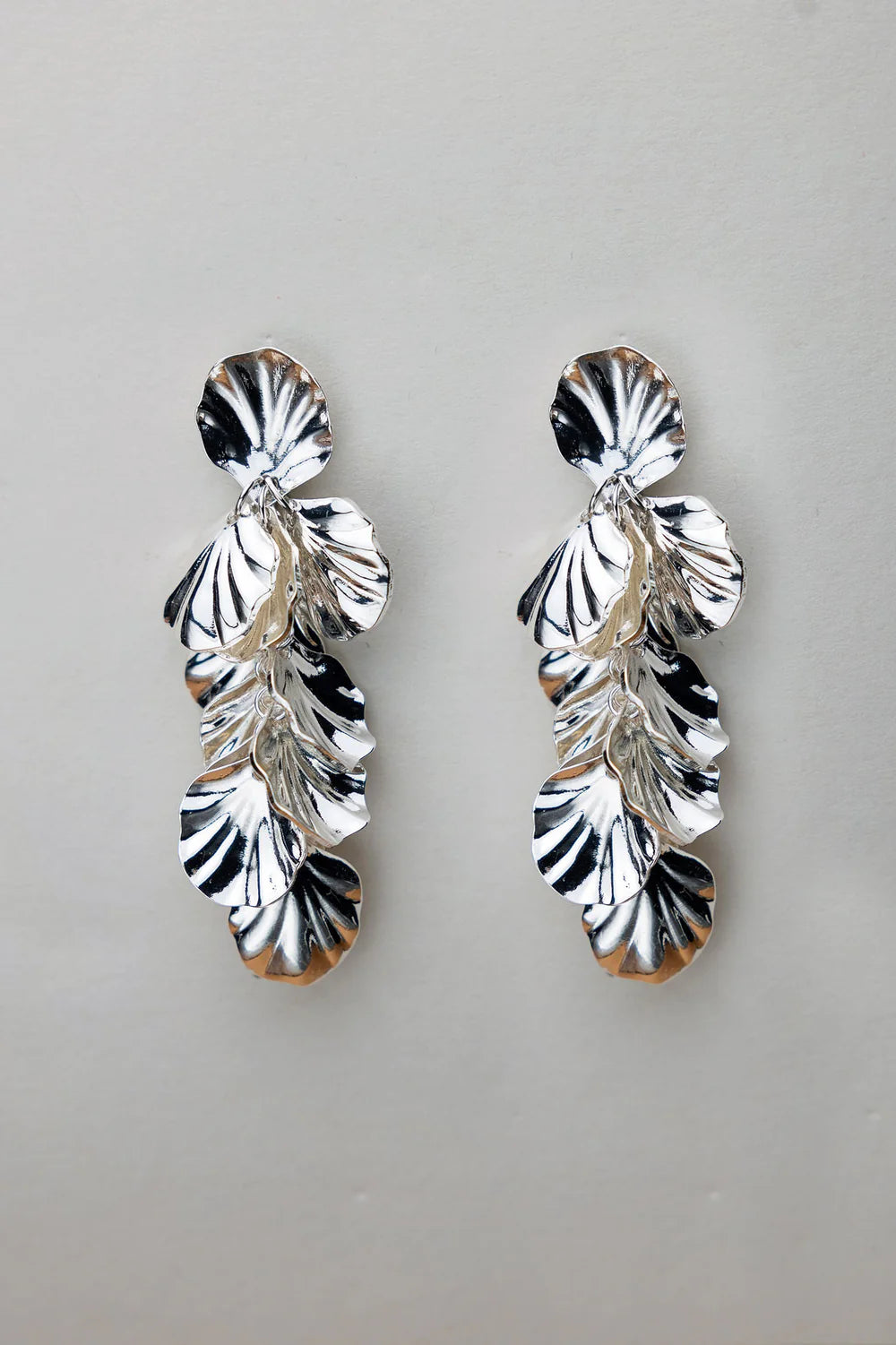 SHELL LEAF EARRINGS SILVER