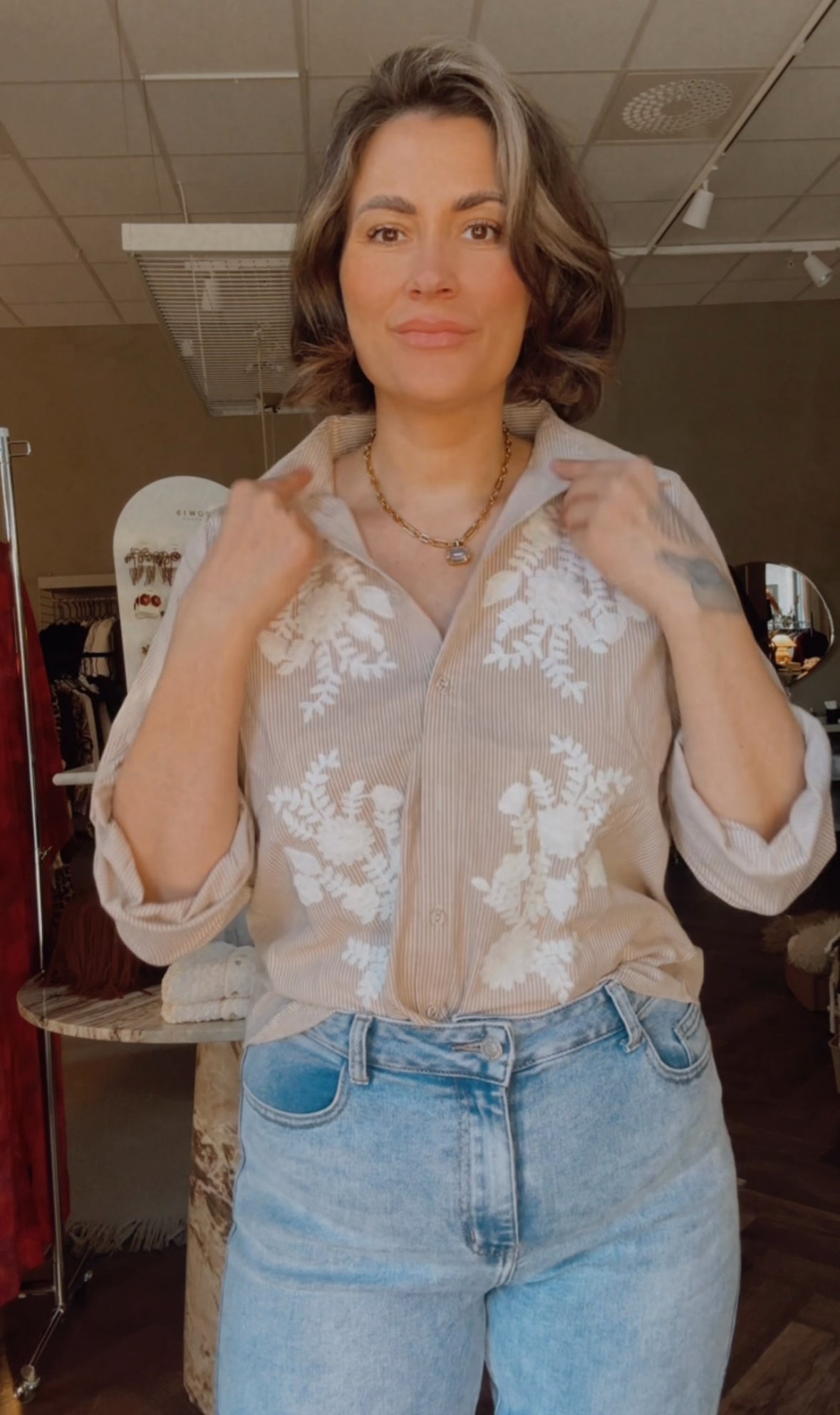 Linn blouse med brodyr