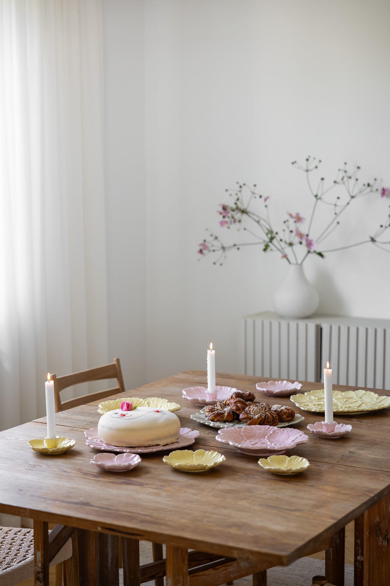 BLOMSTER
Stort ljusgult fat