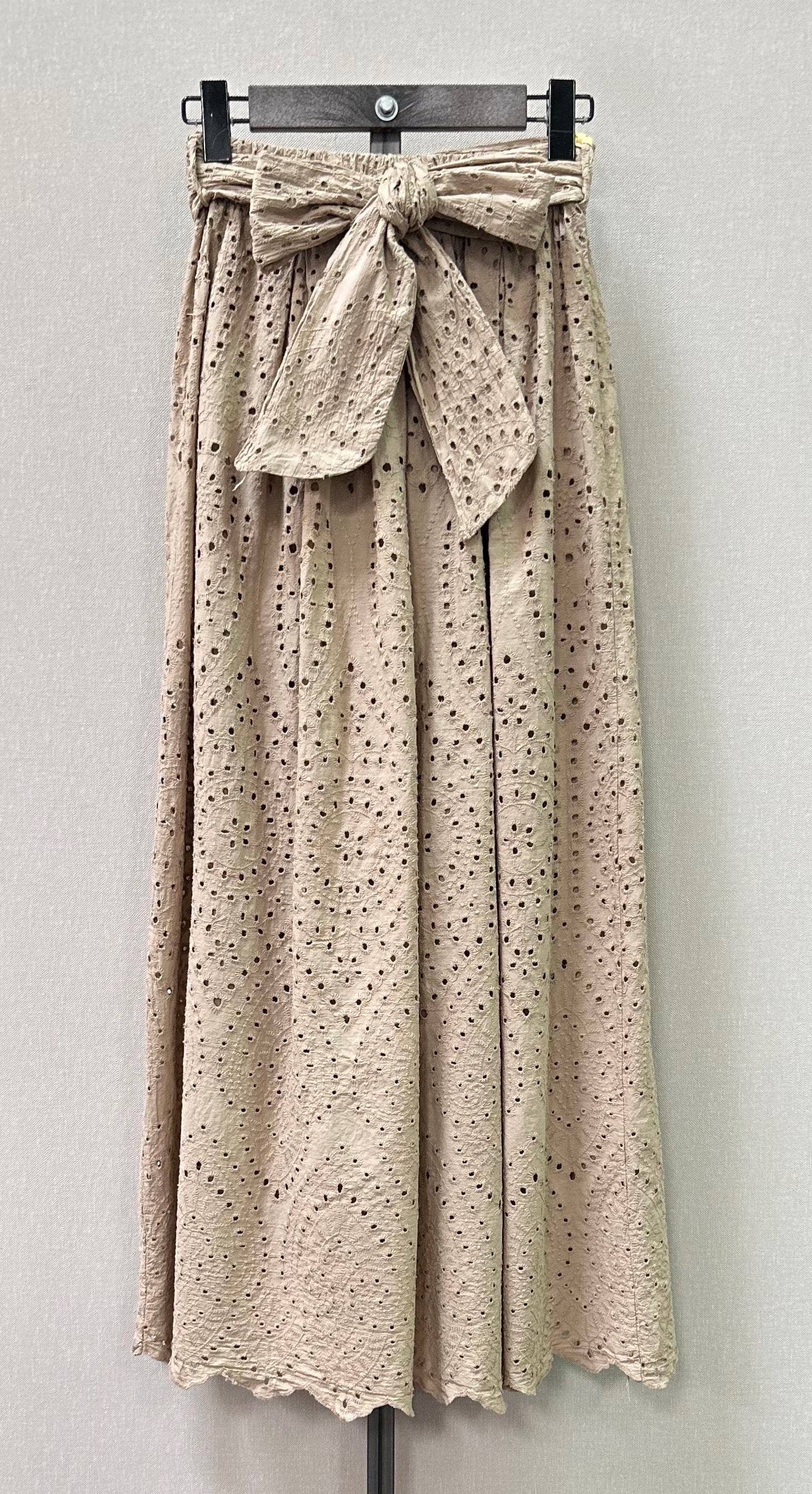 Nellie kjol med hålbroderi Kamel/beige