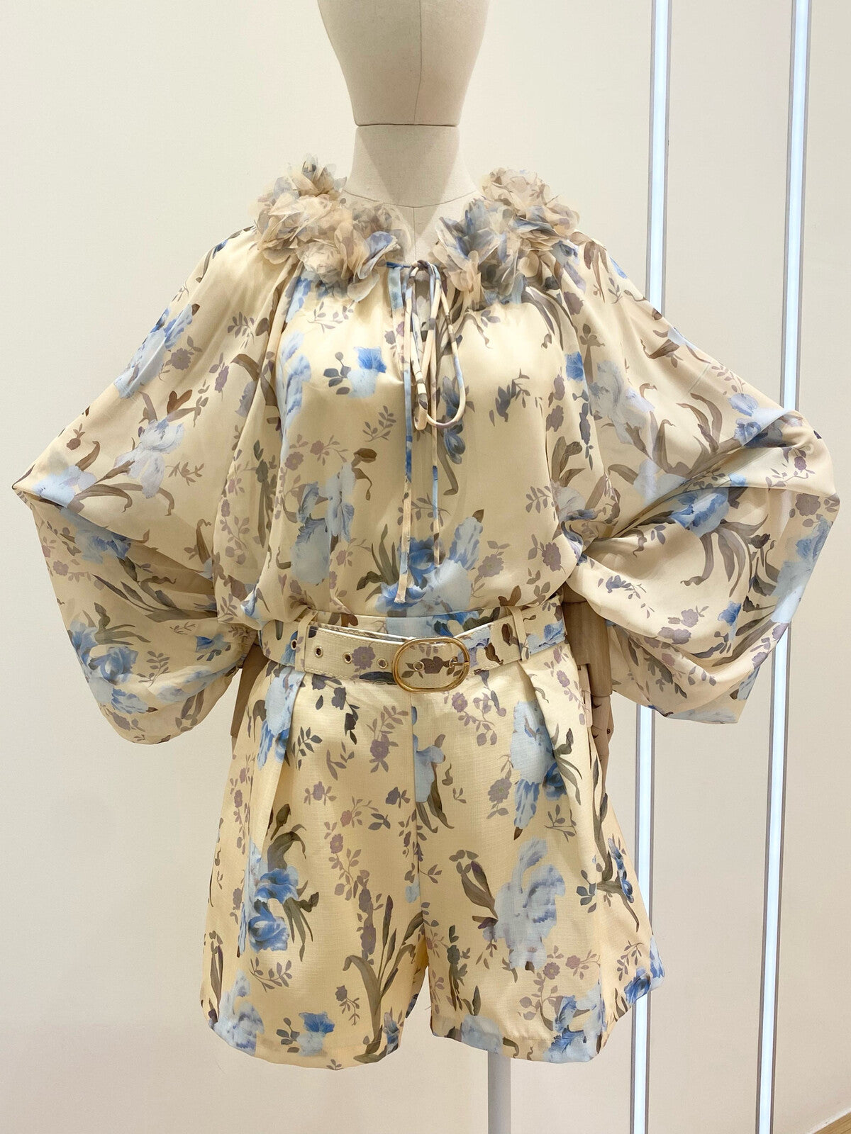 Flowy shorts Soft Yellow & Blue