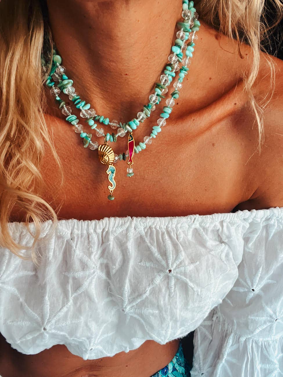 Halsband med halvädelchips i turkos pärlor: Shell