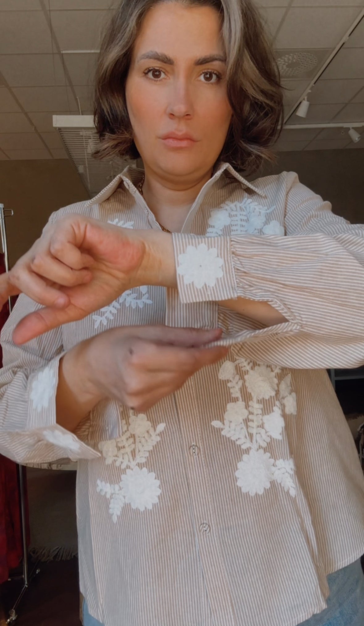 Linn blouse med brodyr