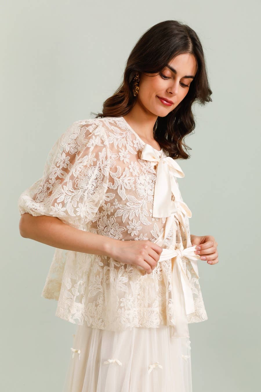 Minnie Peplumtopp i spets med satinsnörning Creme