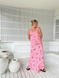 Load image into Gallery viewer, Claudette kjol Summerflowers rosa 100% viscose
