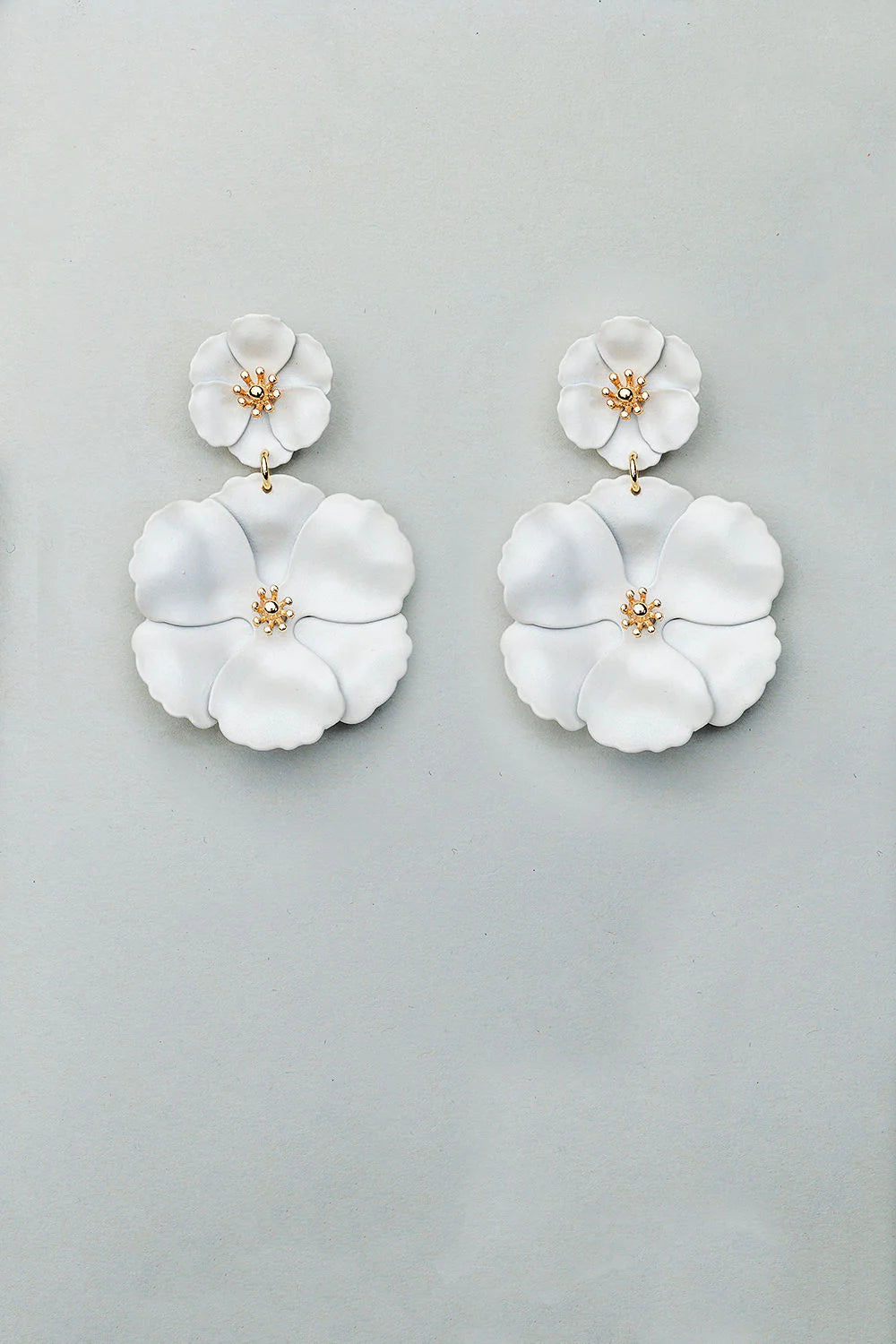 FLOWER TWIN EARRINGS MAT WHITE