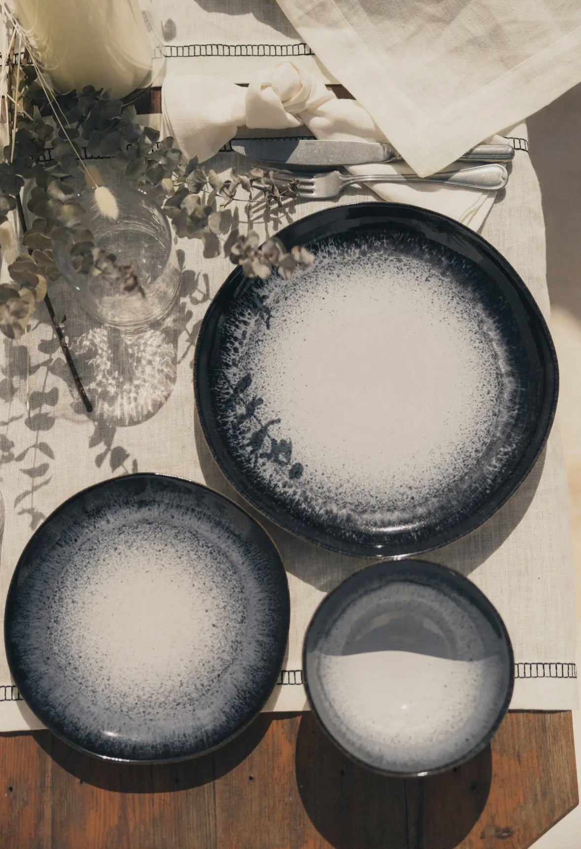 Selected by Enchanté middagstallrik svartvit