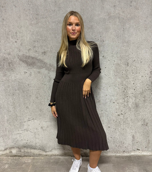 Winter dress espresso
