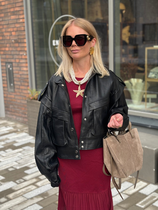 Petra jacka svart