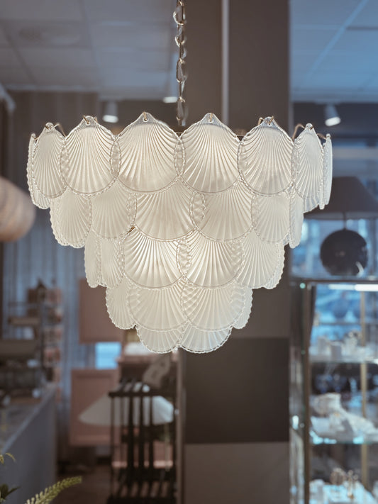 Shell chandelier 60 cm ( Hämtas)