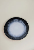 Load image into Gallery viewer, Selected by Enchanté middagstallrik svartvit
