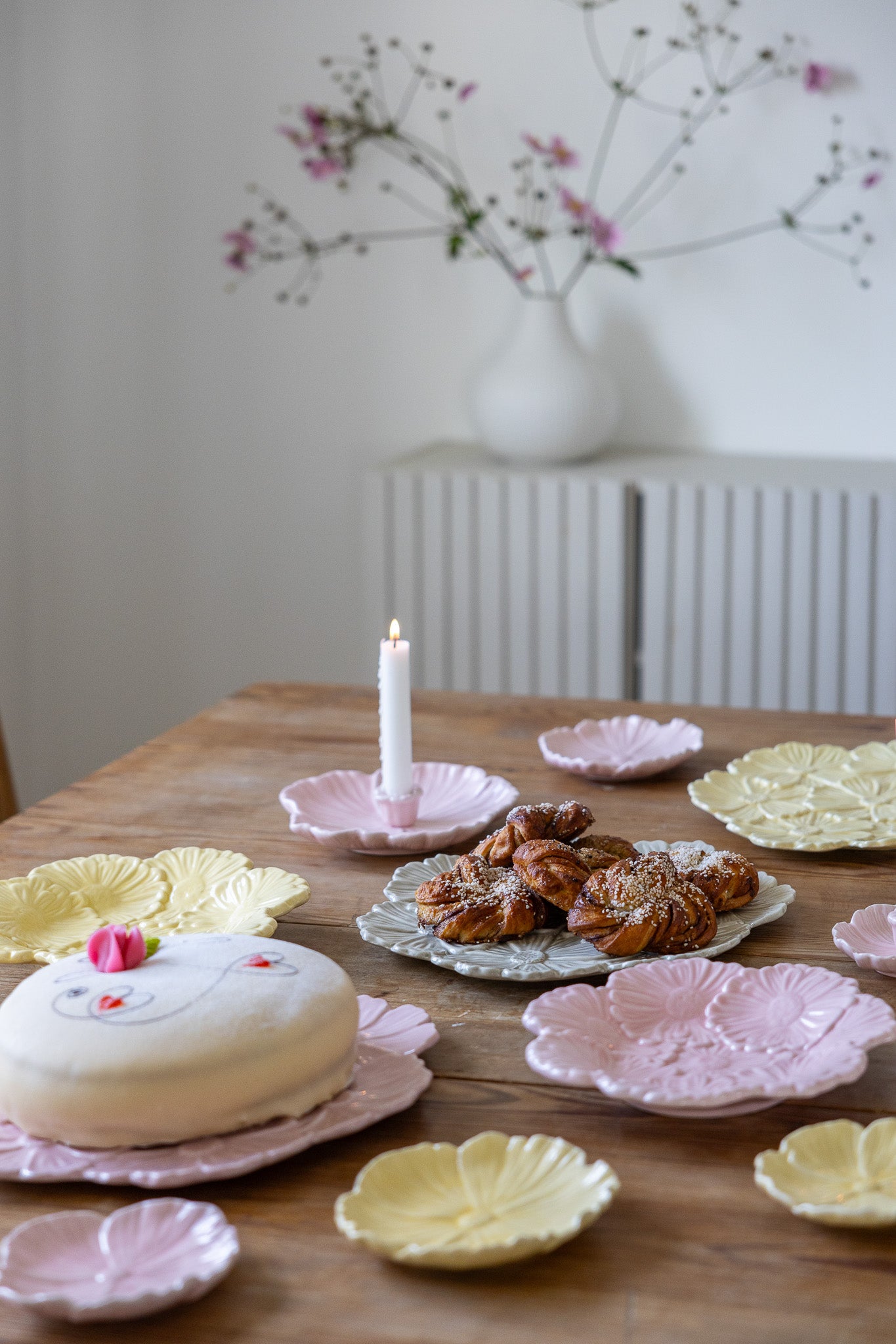 BLOMSTER
Stort ljusrosa fat