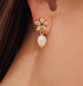 Load image into Gallery viewer, EMMY EARRINGS PEARL
