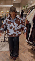 Load image into Gallery viewer, Cow skjorta
