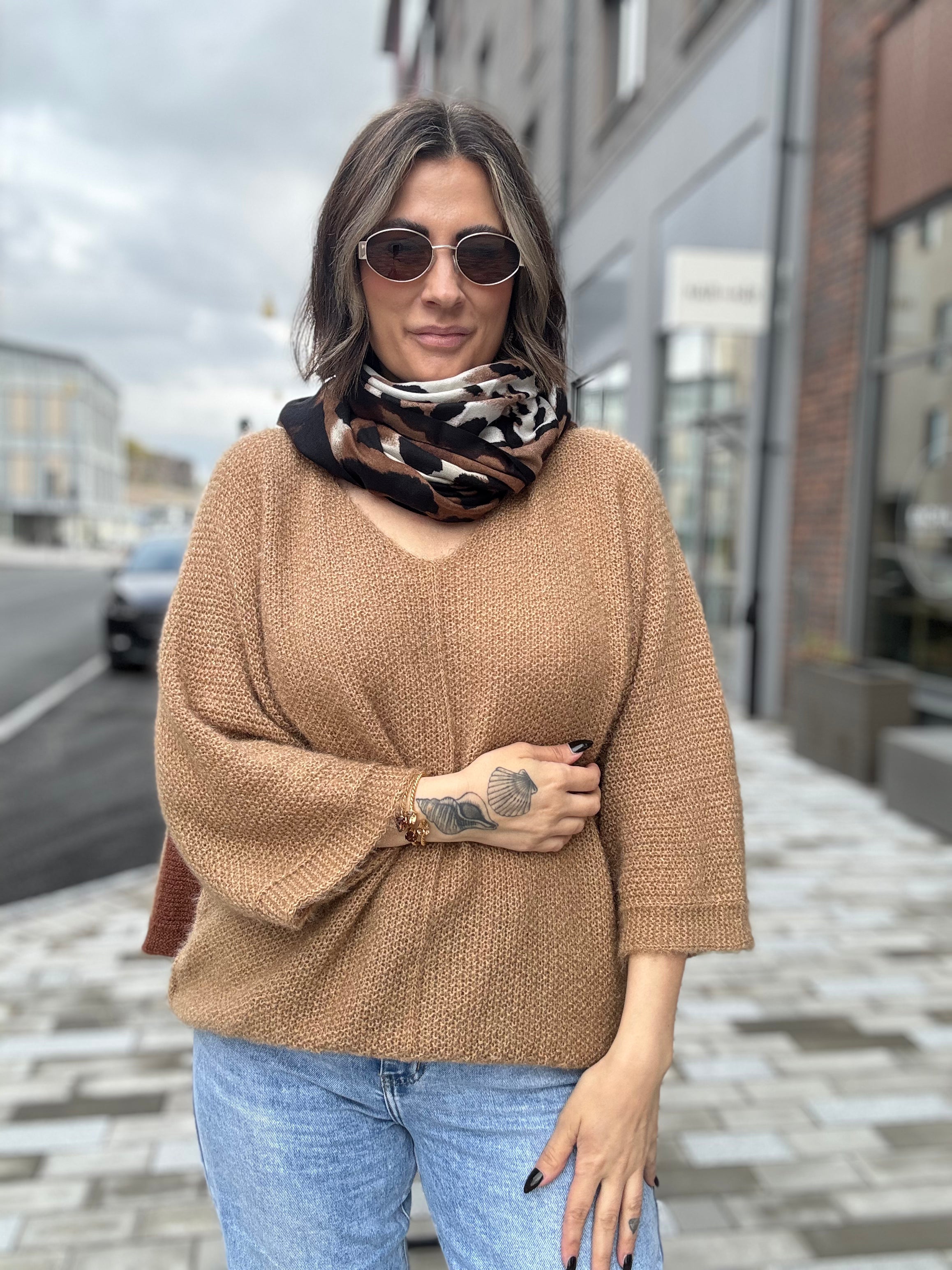 Leia stickad tröja Camel