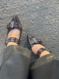 Load image into Gallery viewer, Livia shoes mörk choklad
