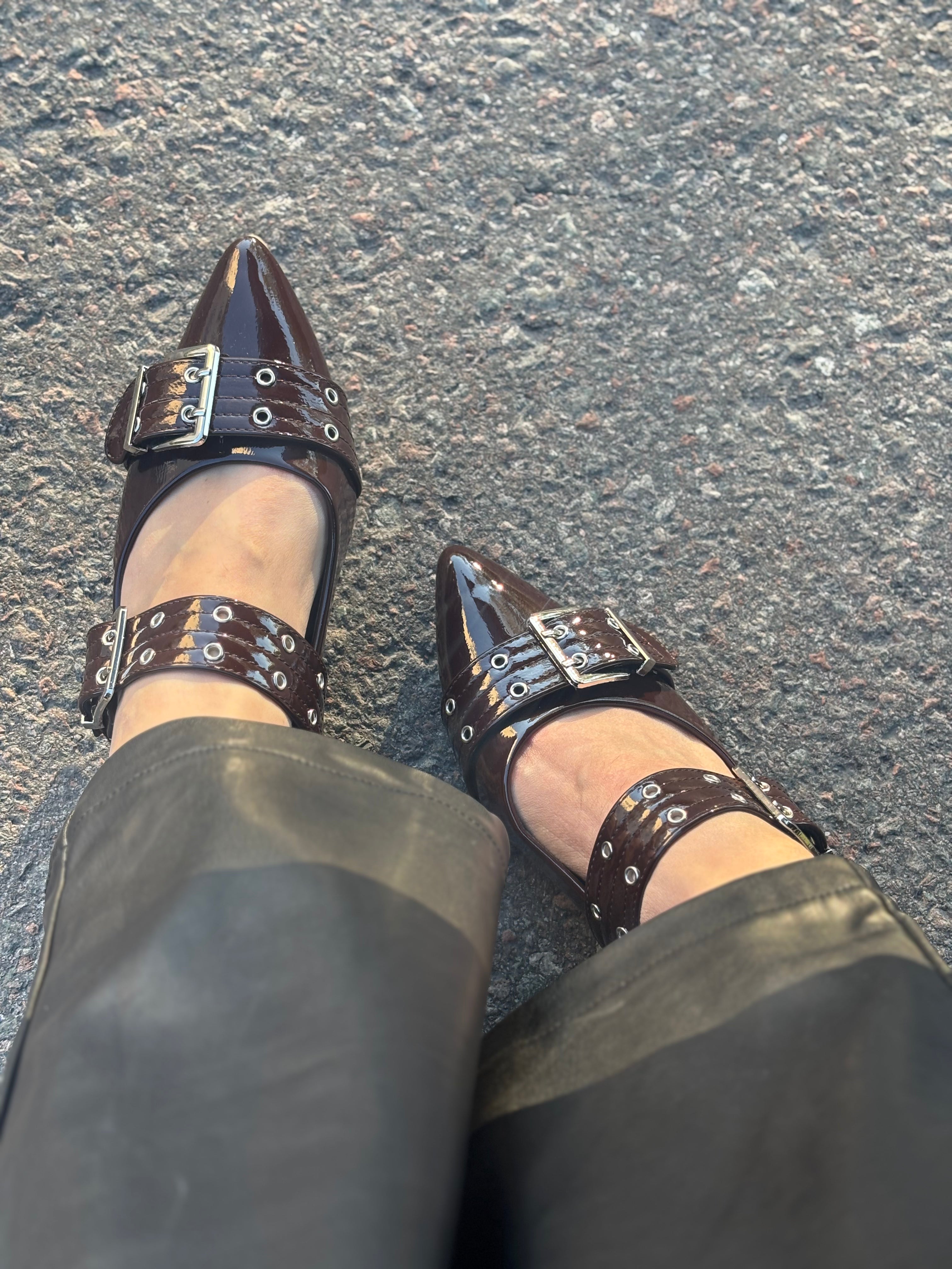 Livia shoes mörk choklad