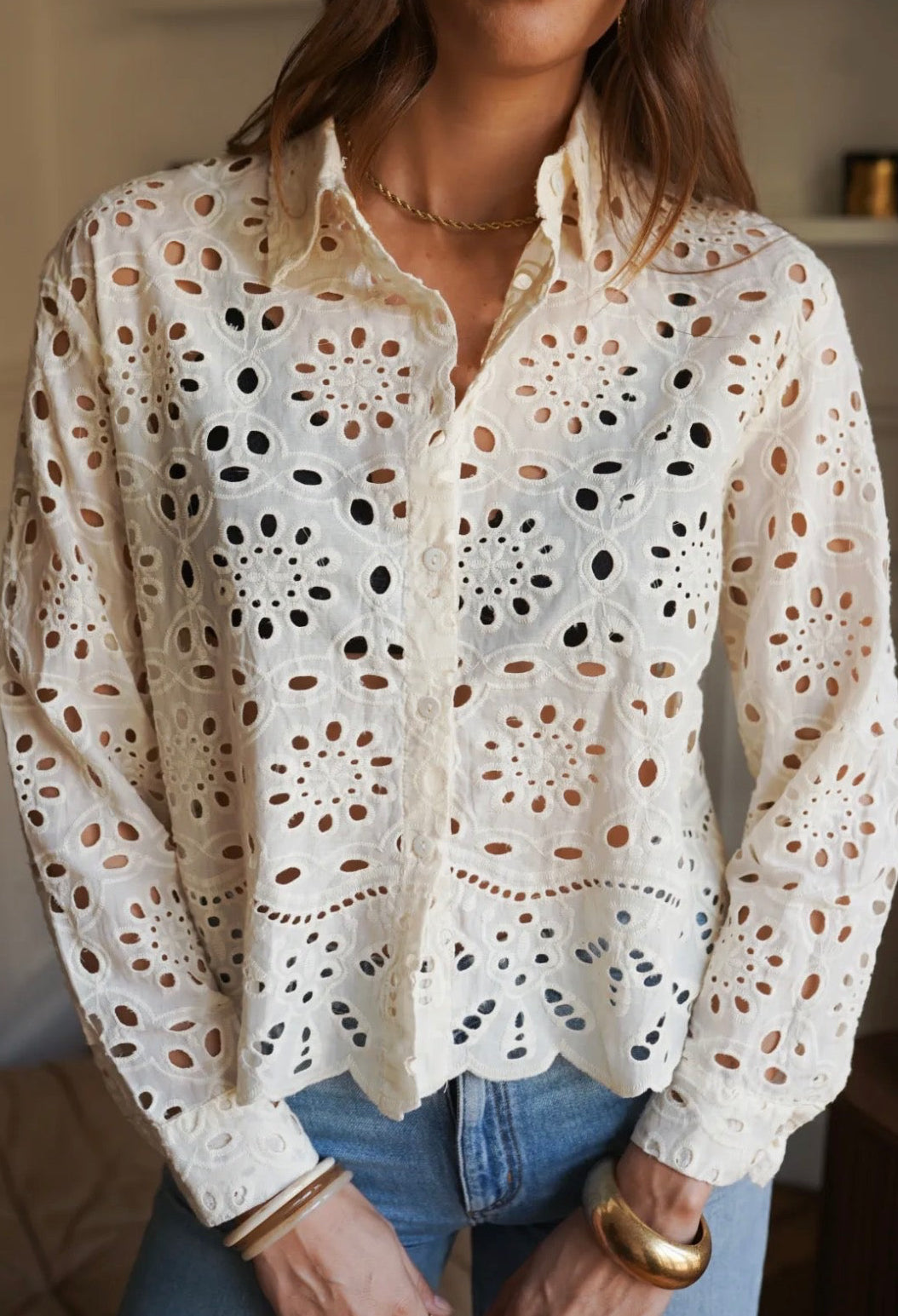 Louise blus med hålbroderi Beige