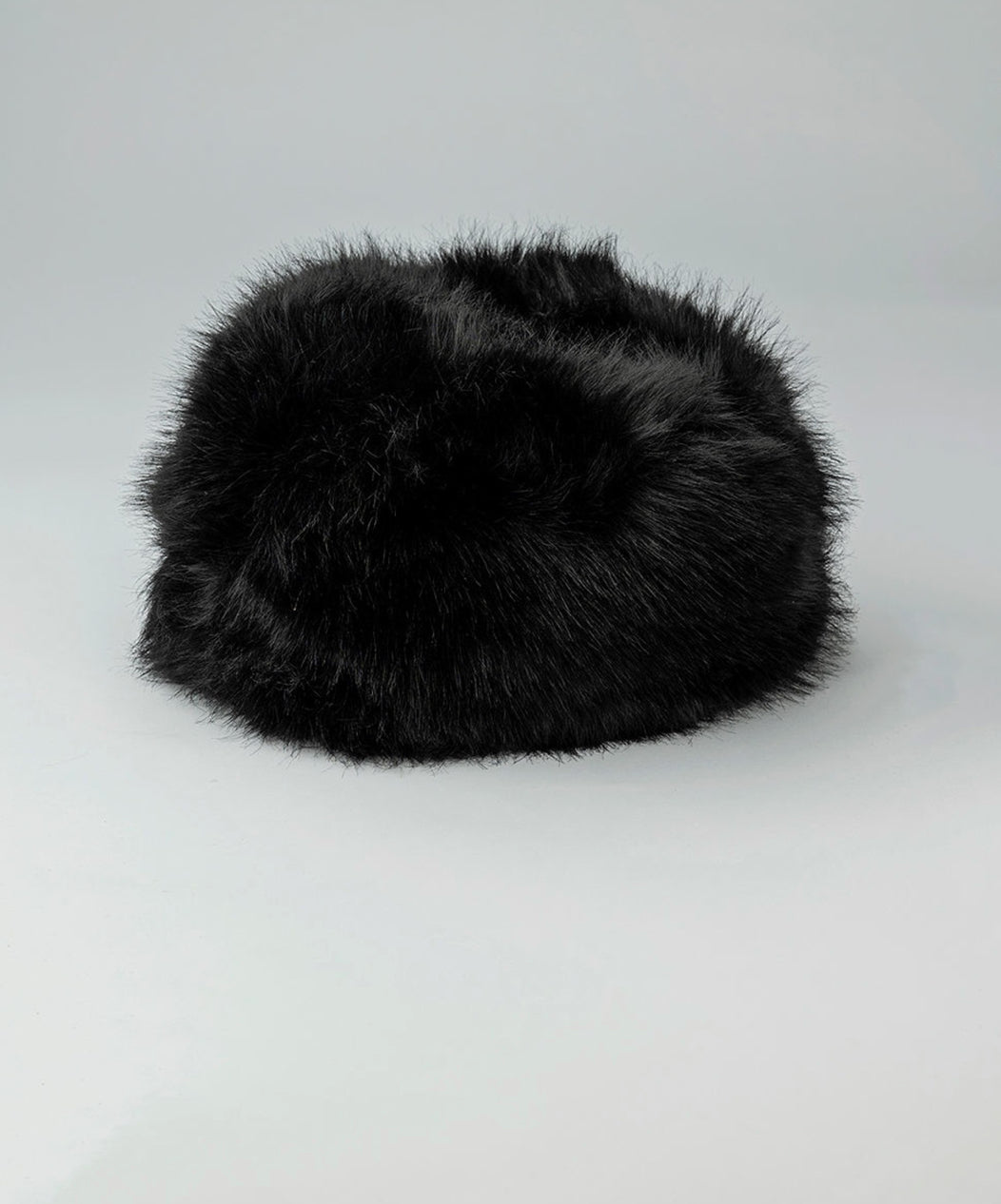 Anais hat Black