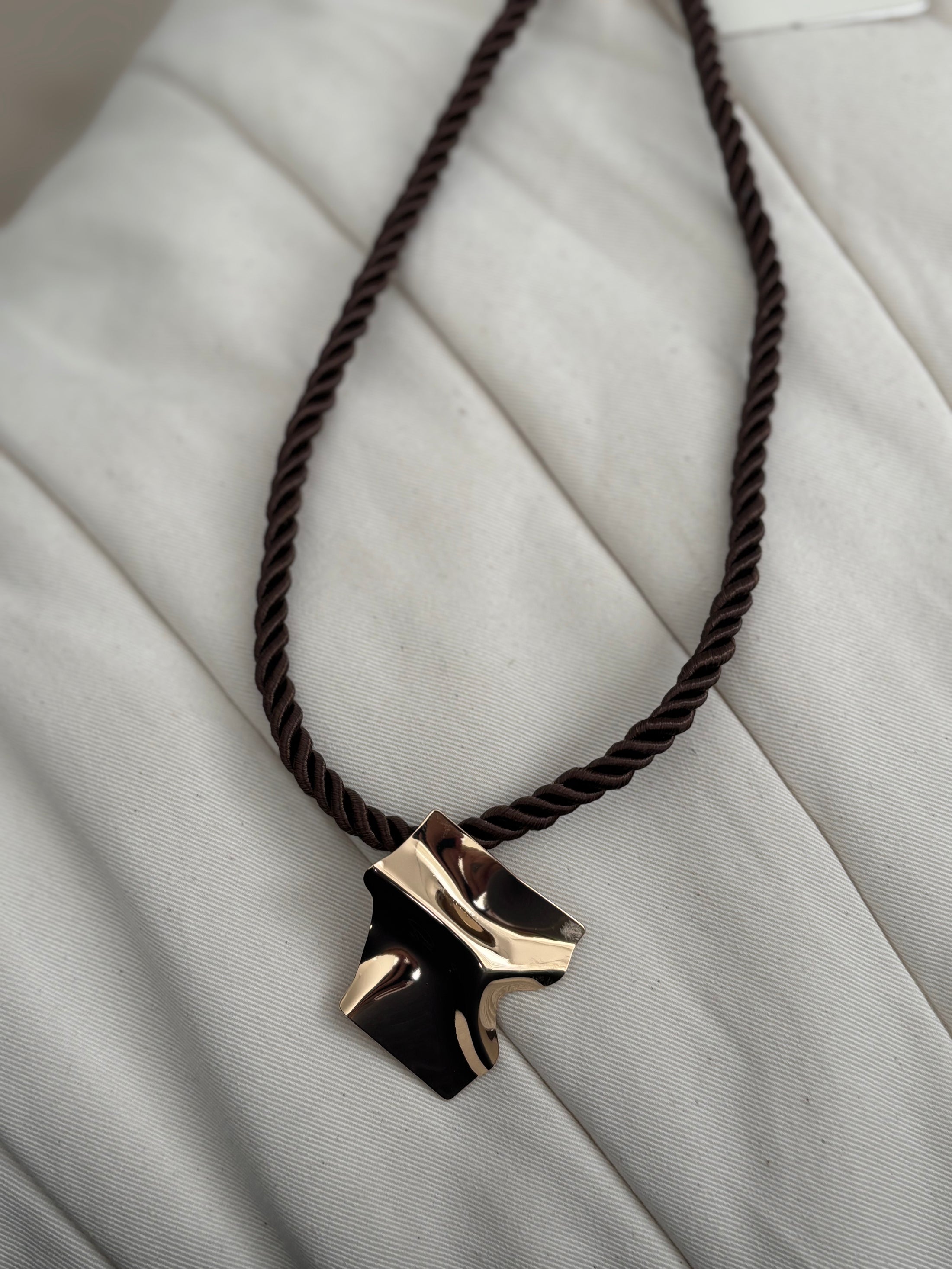 Deia necklace Brown