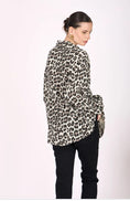 Load image into Gallery viewer, Leopard bomullsskjorta

