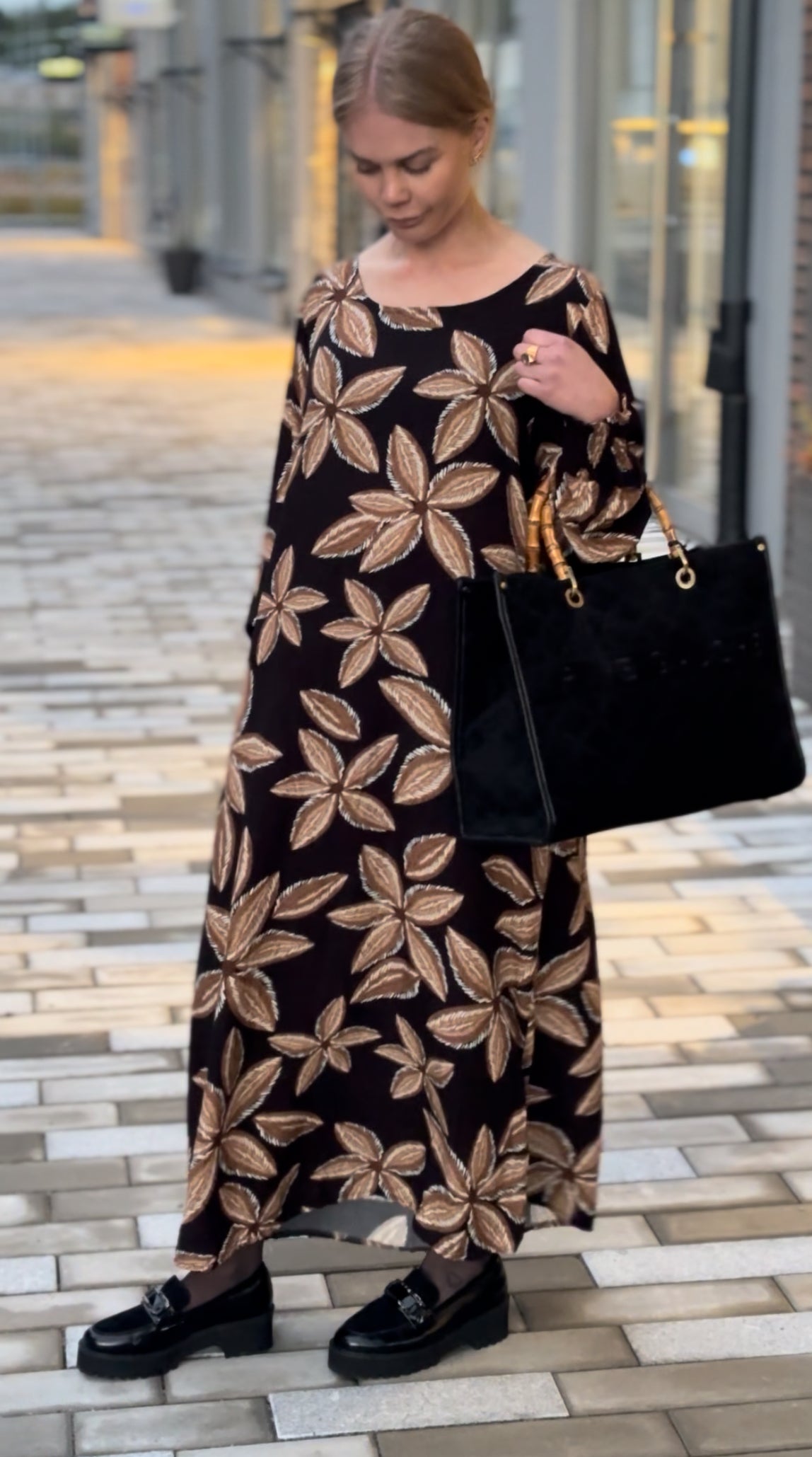 Dreamy fall Flower dress svart