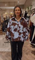 Load image into Gallery viewer, Cow skjorta
