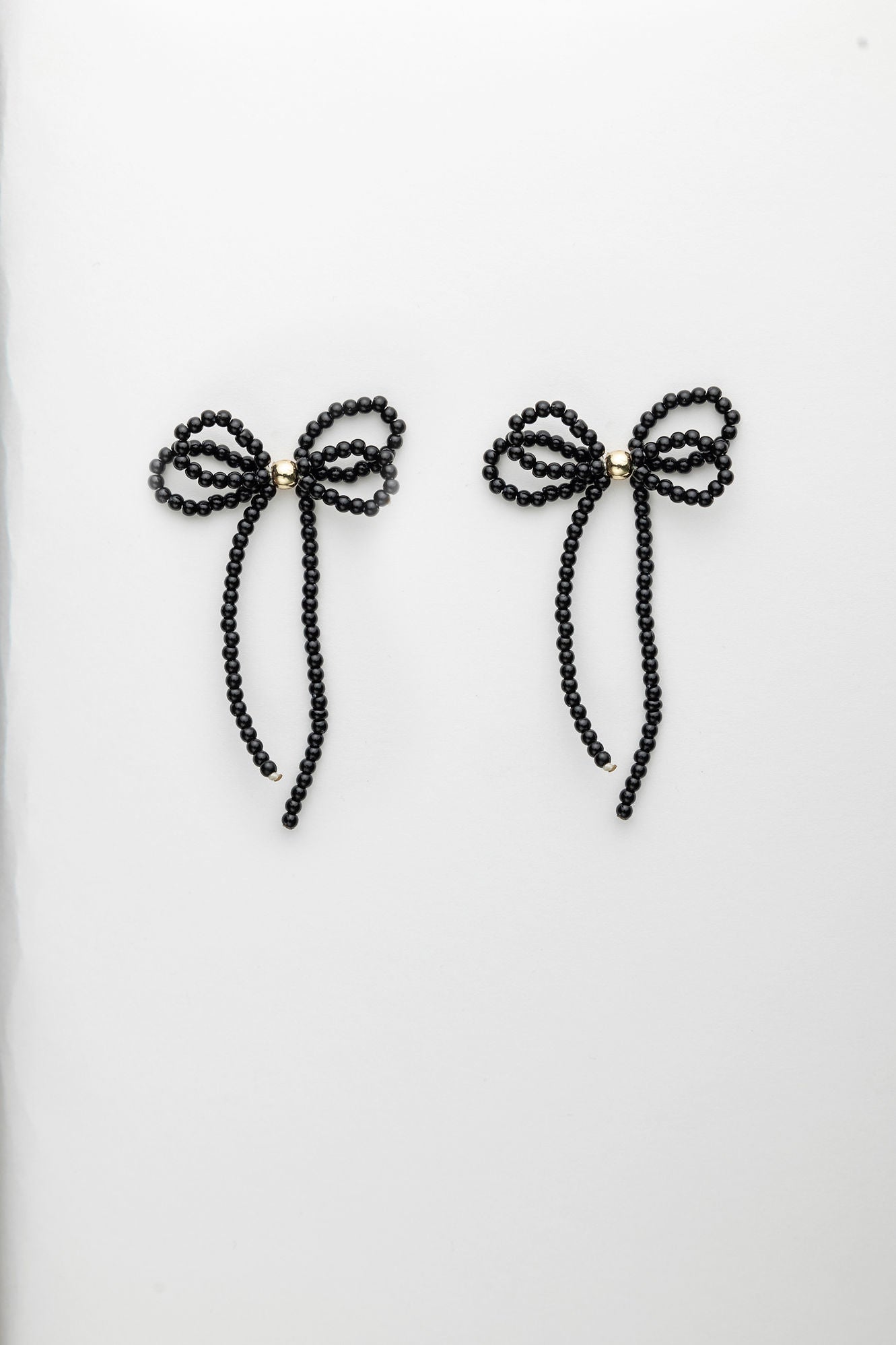 Pearl Bow earrings black