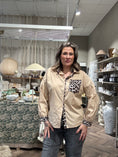 Load image into Gallery viewer, Lo Bomullsskjorta beige leo /36-42
