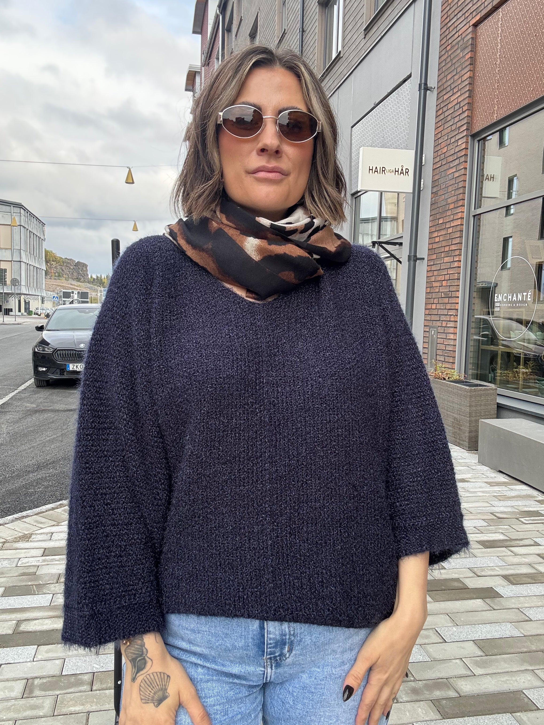 Leia stickad tröja Marinblå