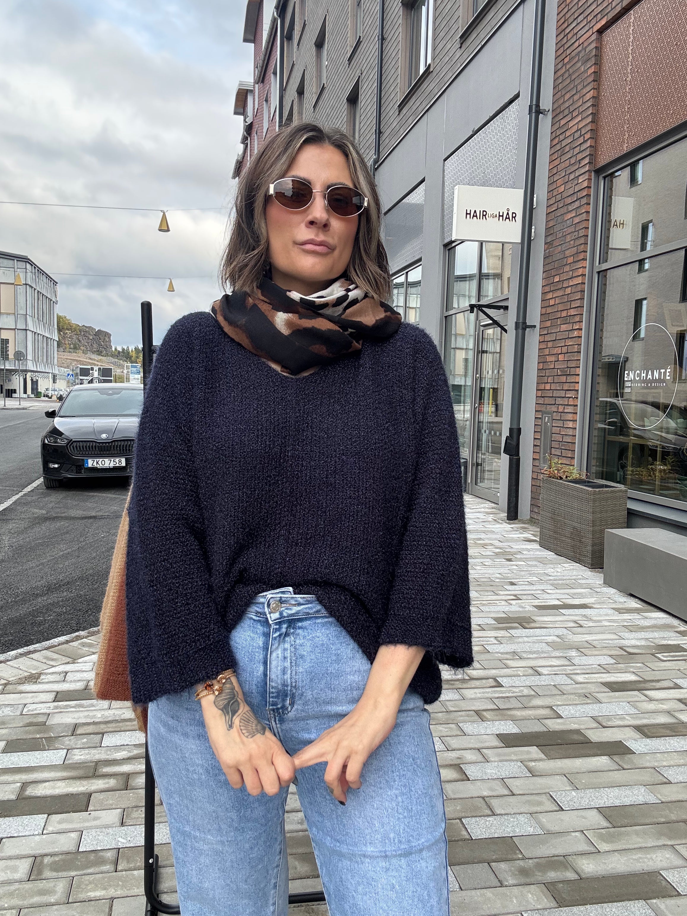 Leia stickad tröja Marinblå