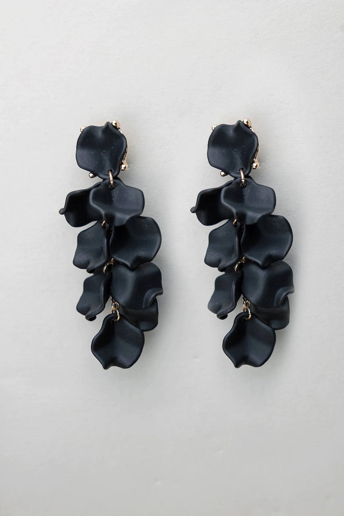 Leaf earrings mini svart