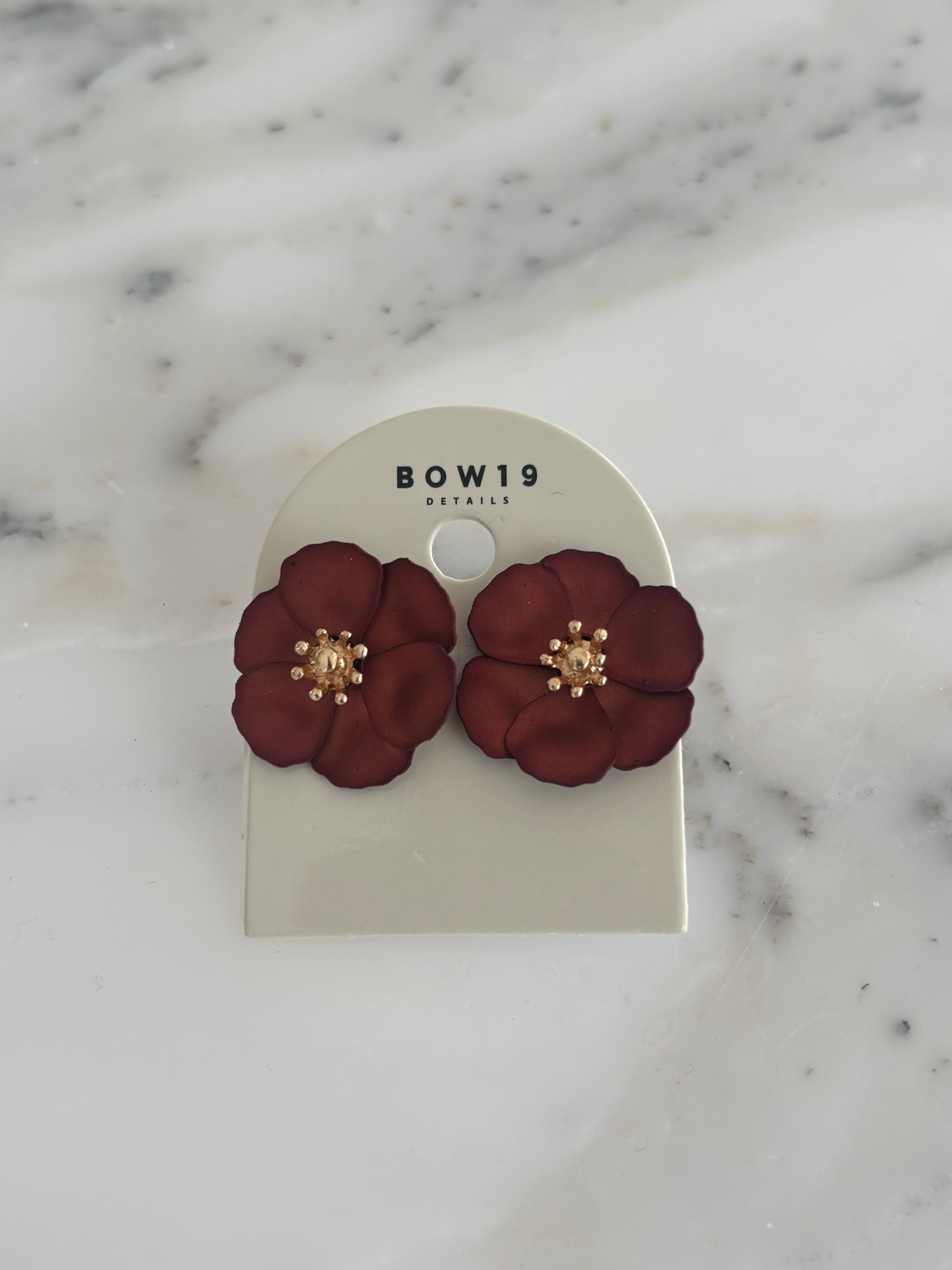 Flower small earrings metallic Brown