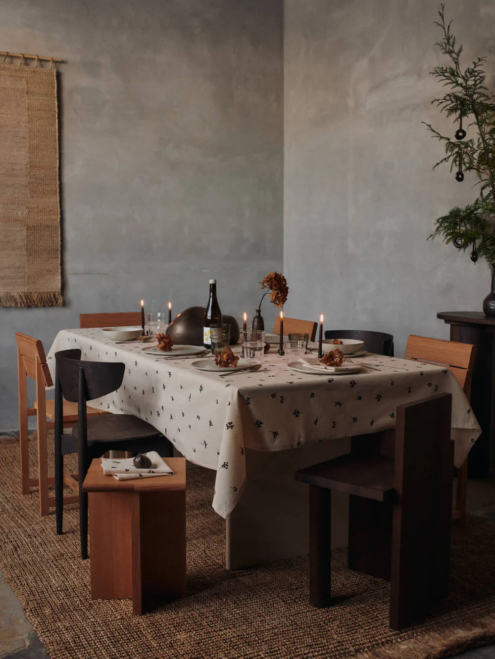 Baies Tablecloth -
Natural/Dark Chocolate