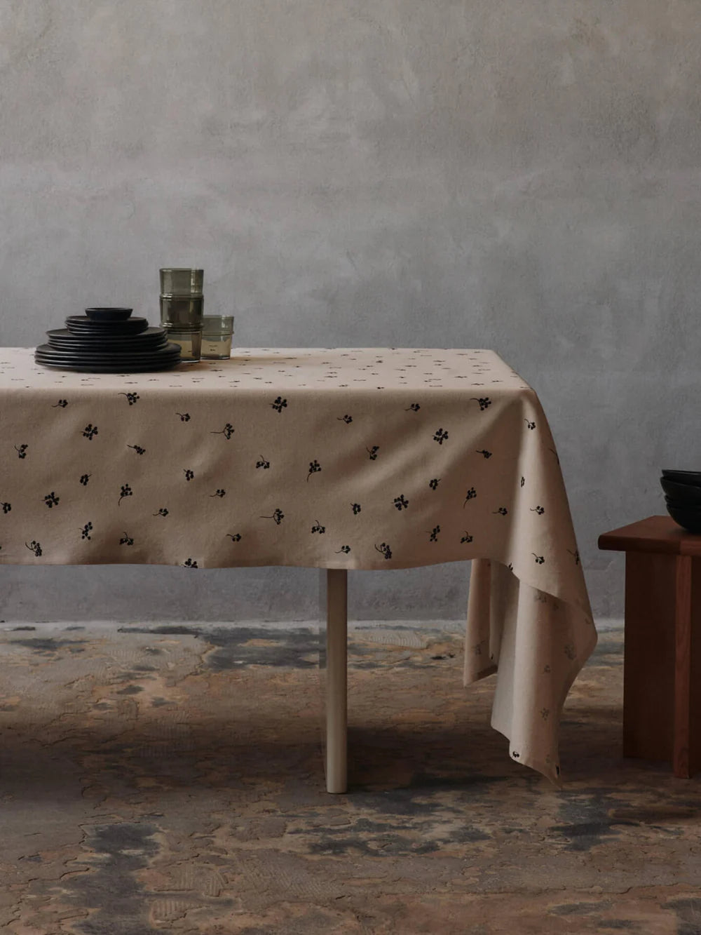 Baies Tablecloth -
Natural/Dark Chocolate