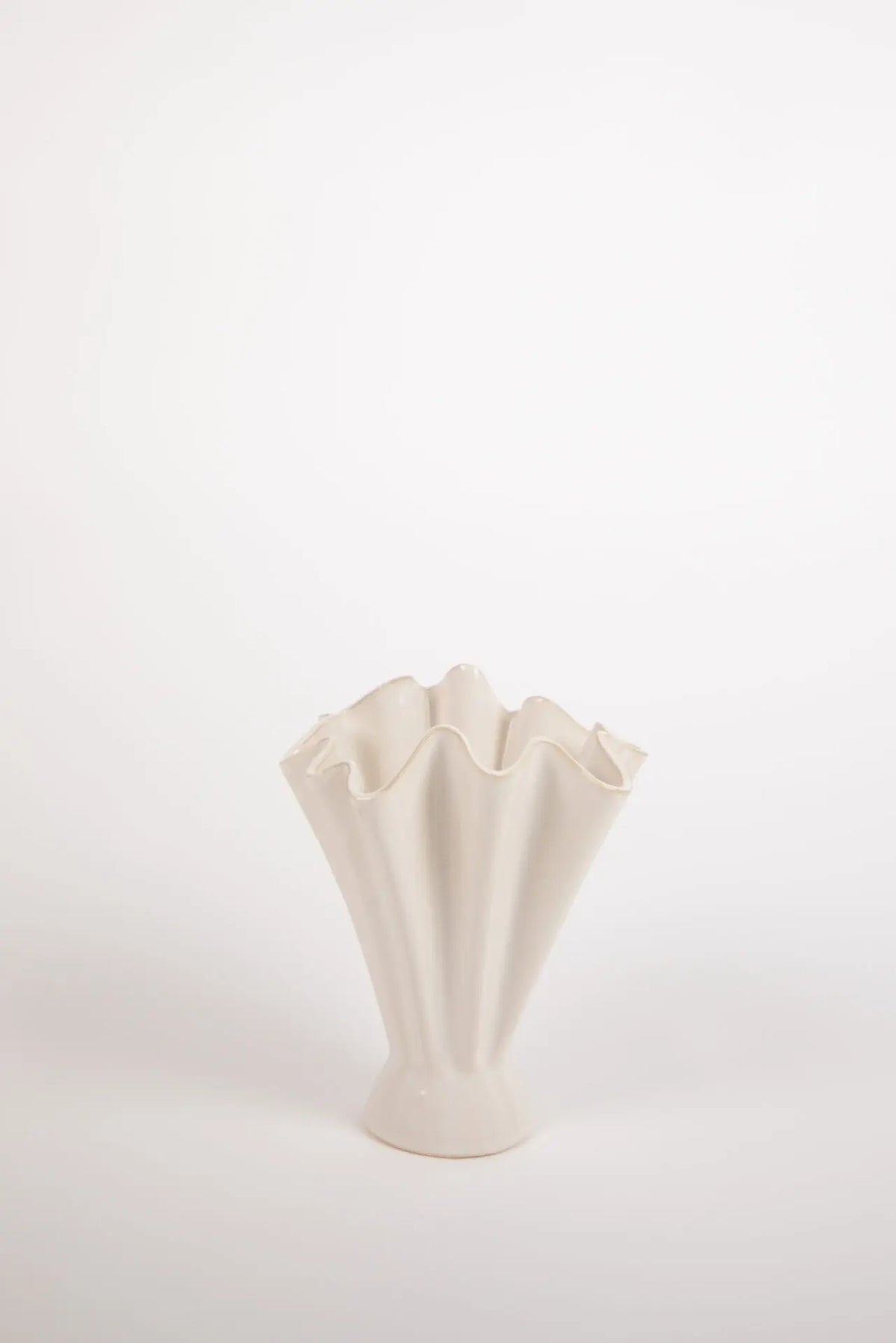 Charlotte vas off-white
