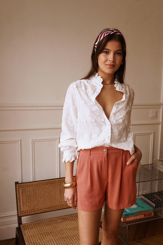 Blus med blommigt broderi i vintage-stil VIT