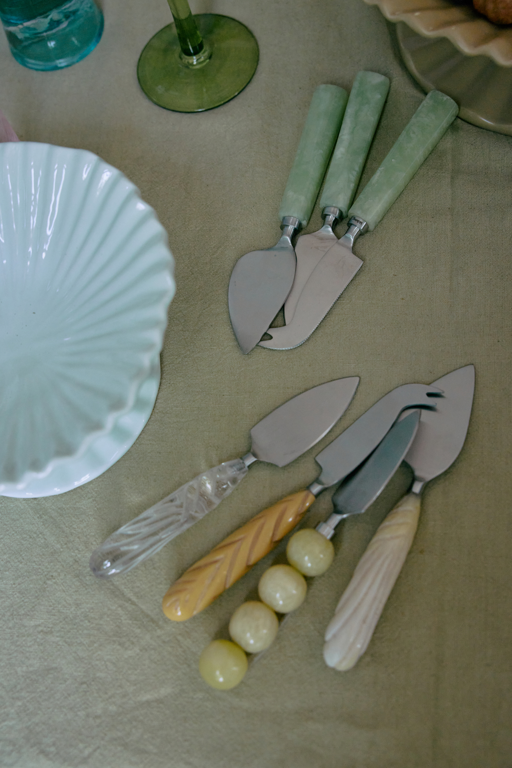 Cheese knives, cream